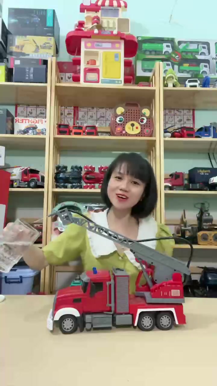 Xe cứu hỏa điều khiển phun nước 8 chức năng - pin sạc - Ảnh 10